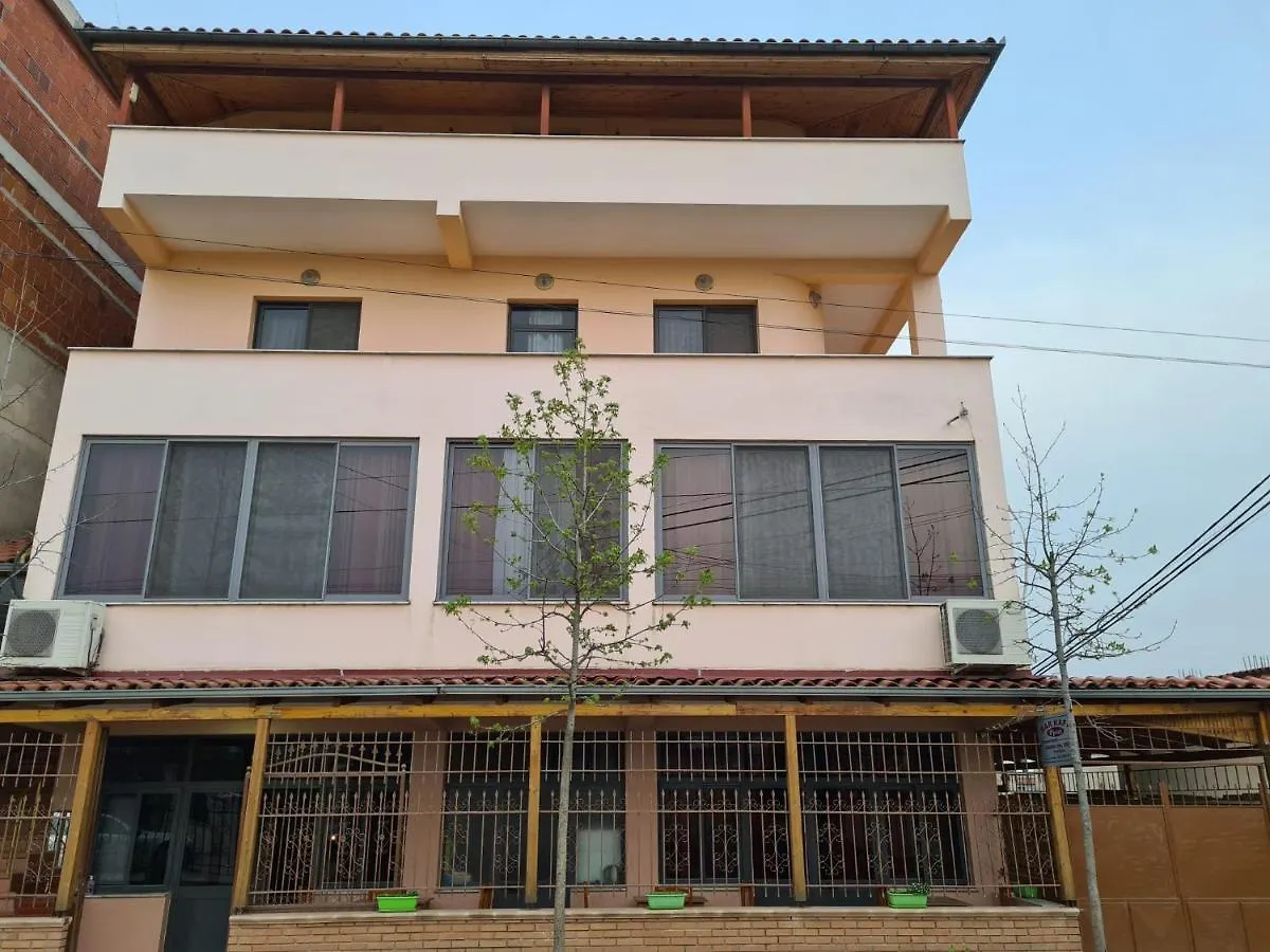 Bar Kafe Pjetri Guest House Paskuqan 0*,  Albania