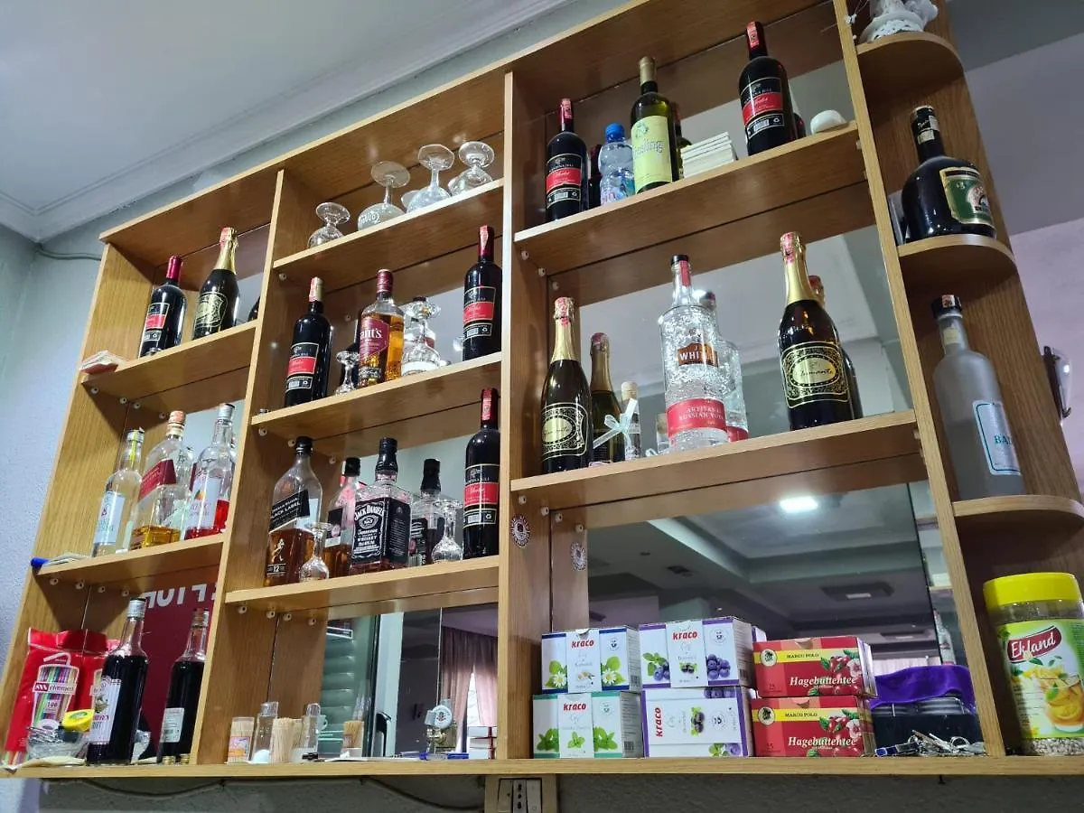 Bar Kafe Pjetri Guest House Paskuqan Homestay