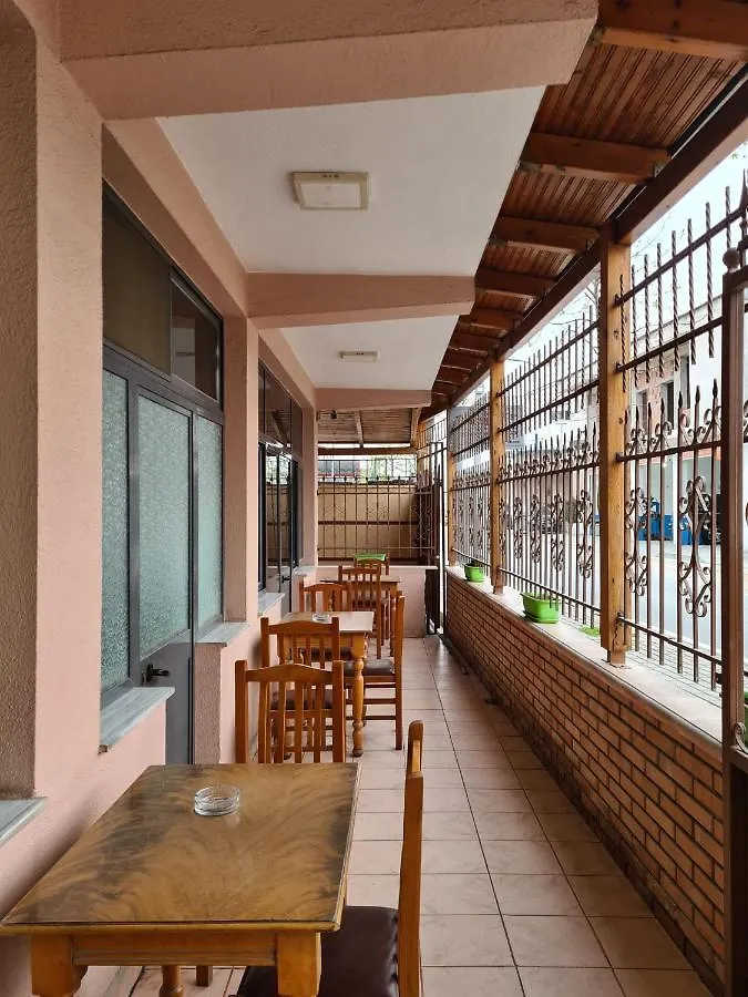 Bar Kafe Pjetri Guest House Paskuqan 0*,