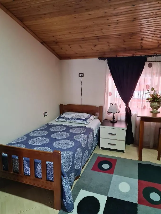 Bar Kafe Pjetri Guest House Paskuqan Homestay