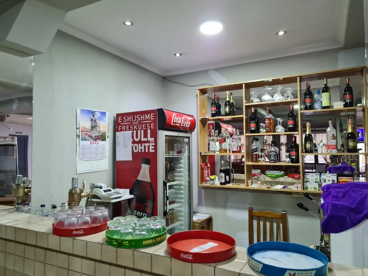 Bar Kafe Pjetri Guest House Patza-Kuqani